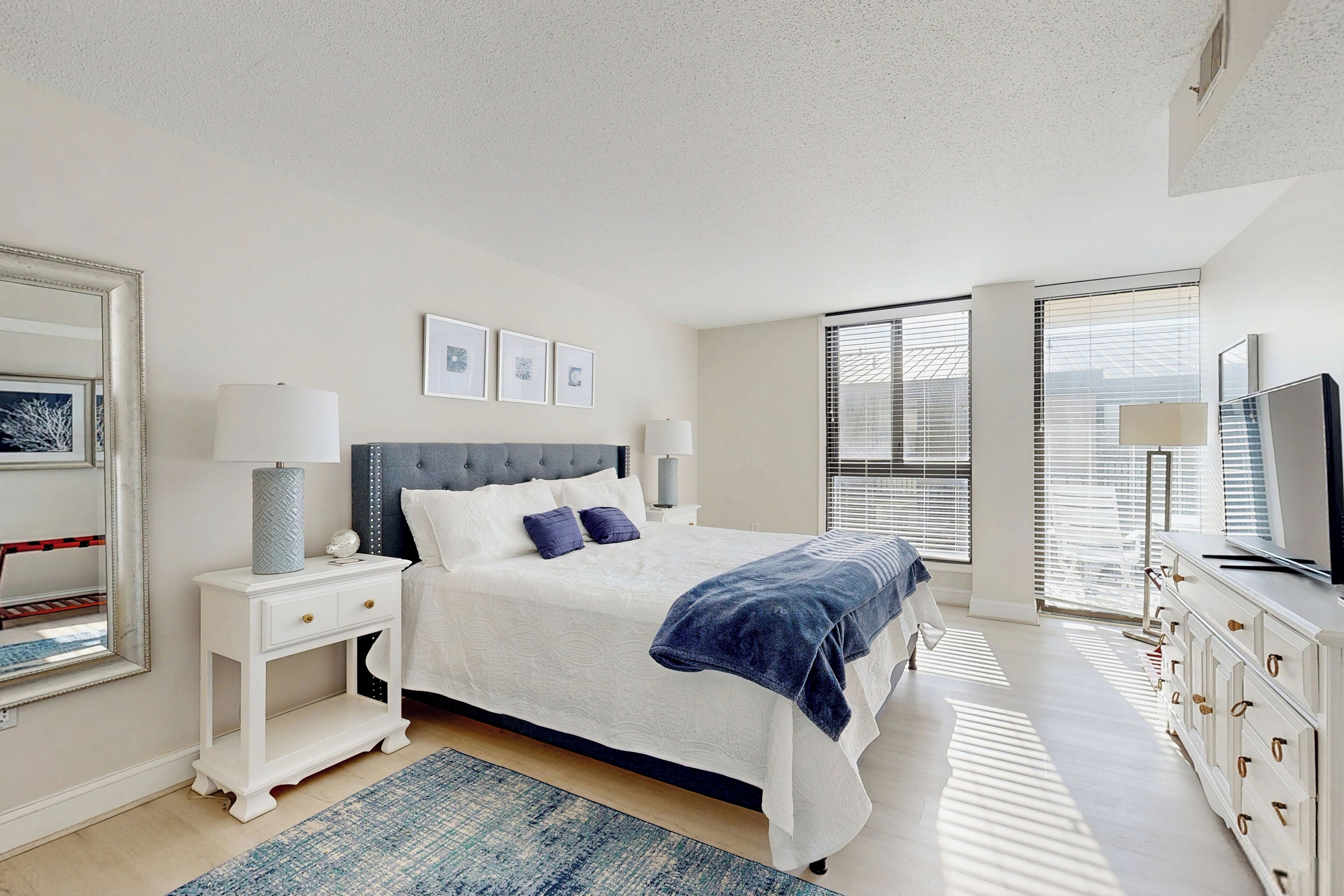 2 bedrooms, iron/ironing board, internet, bed sheets