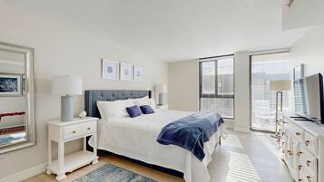 2 bedrooms, iron/ironing board, internet, bed sheets