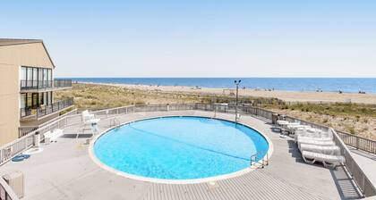 Renovated 2BR Ocean-View 2nd-Floor w/ Balcony