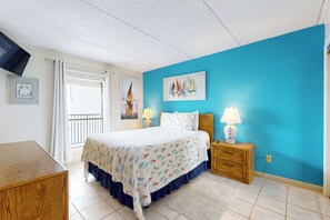 3 bedrooms, iron/ironing board, Internet, bed sheets - 3BR w/ Gulf Views & Pool: Suntide III - Unit 808 (South Padre Island)