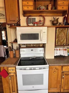 Private kitchen - This 1889 house is one of the most historic and unique places in Canon city. (Cañon City)