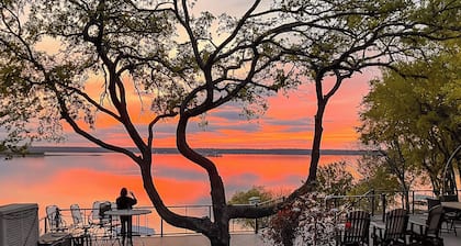 Lakefront Estate: Stunning Views, Deck, Bar & Dock