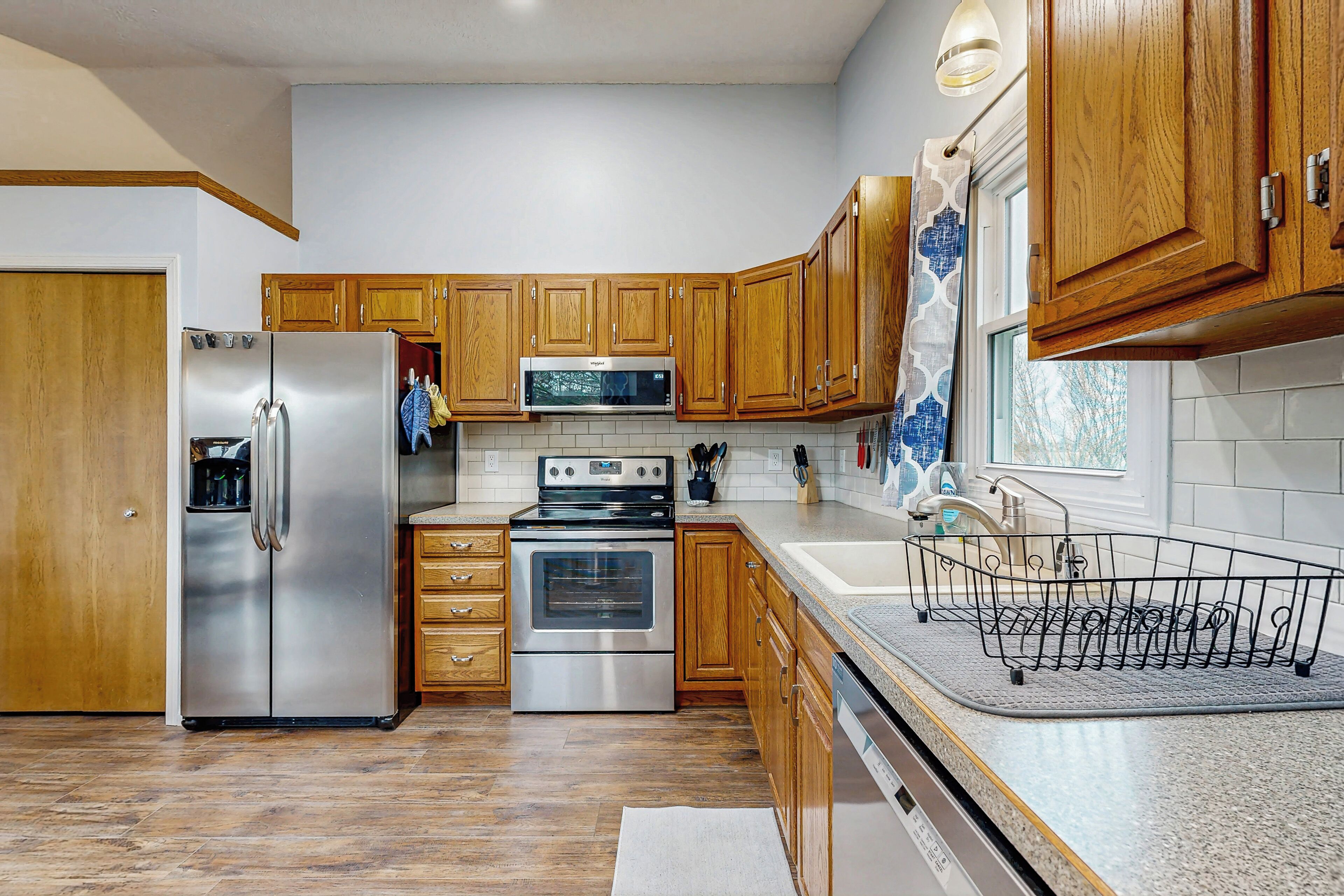 Fridge, microwave, stovetop, dishwasher