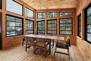 Chalet | Living area | Smart TV, table football, ping pong - L'Orignal et L'Érable by Tremblant Platinum (La Conception)