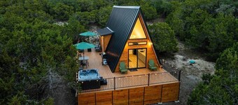 Romantic A-Frame Escape • Spa & King Bed