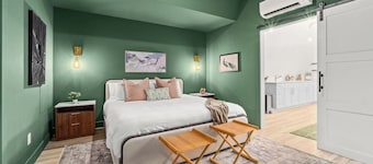 Romantic A-Frame Escape • Hot Tub and King Bed