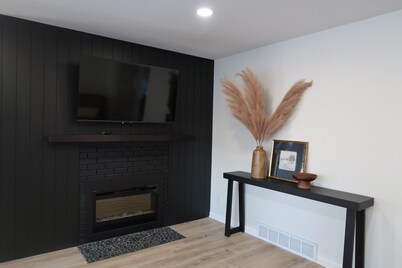 Vintage-Modern Retreat • Hot Tub + Sunroom