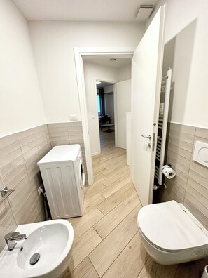 Shower, hair dryer, bidet, towels - Modern accommodation near the historic center (Firenze)