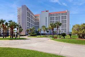 Exterior - 2BR Gulf condo: balcony, pool, beach access (Miramar Beach)