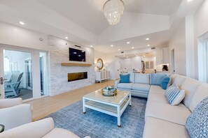 TV, offices - 3BR Oceanfront Condo w/ Gulf Views (Miramar Beach)