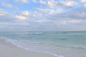Beach - 2BR Gulf View Condo: Steps to Beach & Pool (Miramar Beach)