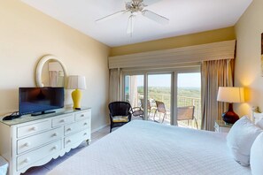 2 bedrooms, WiFi, bed sheets - 2BR Gulf View Condo: Steps to Beach & Pool (Miramar Beach)