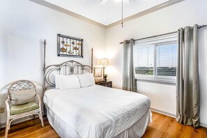 2 bedrooms, iron/ironing board, WiFi