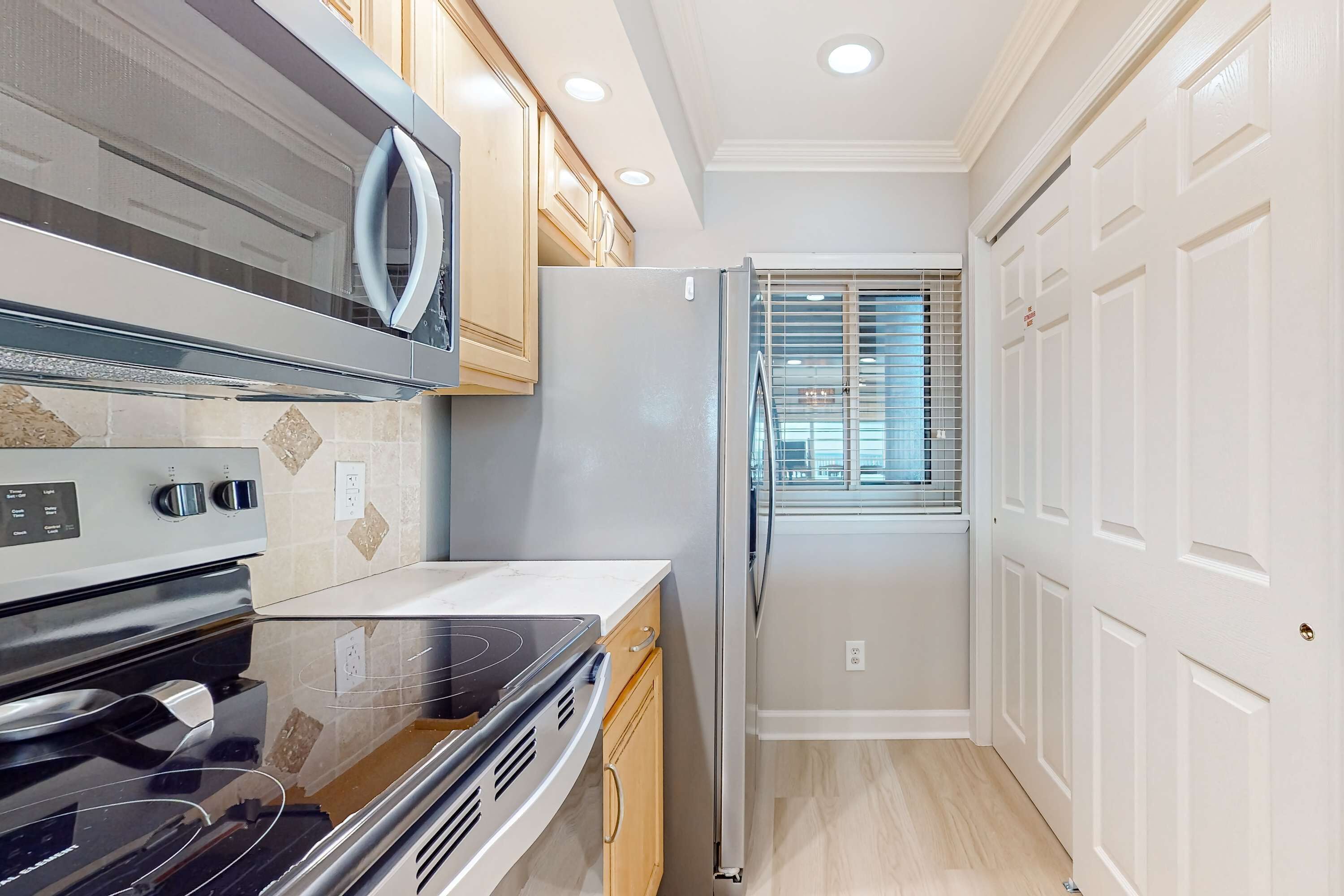 Fridge, oven, dishwasher, dining tables