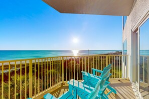 Property grounds - 2BR beachfront, Gulf views, sleeps 6 (Miramar Beach)