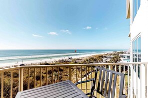 Property grounds - Beachfront condo with Gulf views & private balcony (Miramar Beach)