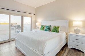 2 bedrooms, iron/ironing board, WiFi, bed sheets - Beachfront luxury with panoramic Gulf views (Miramar Beach)