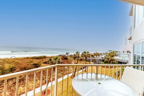 Property grounds - Beachfront condo with 2 private balconies (Miramar Beach)