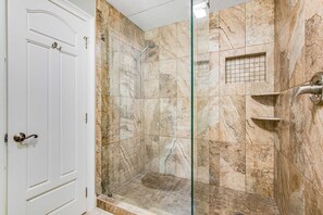 Shower, towels - 3BR Gulf villa with direct beach access (Miramar Beach)