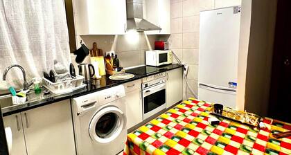 Cozy Double Room in Sant Martí - Near Metro & Library