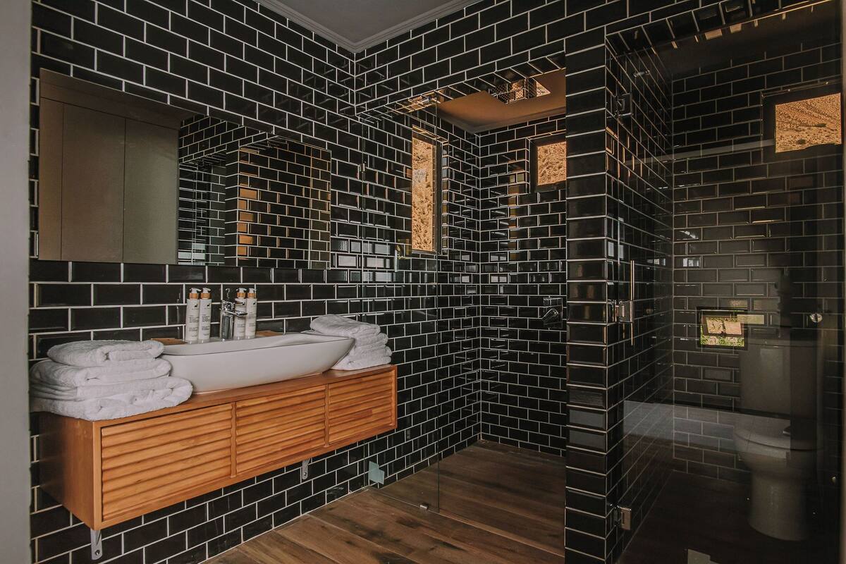 Standard Suite, Valley View | In-room safe, desk, free WiFi