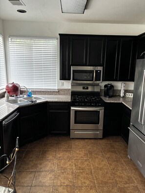 Private kitchen - 3-bedroom house in delightful Antioch with cool AC breeze (Antioch)