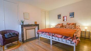 2 bedrooms, travel cot, free WiFi