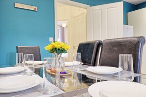 Dining - Spacious 4BR | Sleeps 9 | Free Parking | City Central | Contractor Friendly (Colchester)