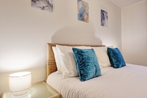 4 bedrooms, iron/ironing board, free WiFi, bed sheets