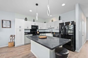 Private kitchen - Kapolei Villa Escape (Kapolei)