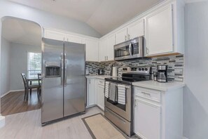 Fridge, microwave, stovetop, dishwasher