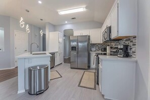 Fridge, microwave, stovetop, dishwasher