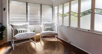 Charming Cottage Stay - 2 Bedroom