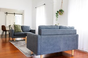 TV - Charming Cottage Stay -  2 Bedroom (South Townsville)