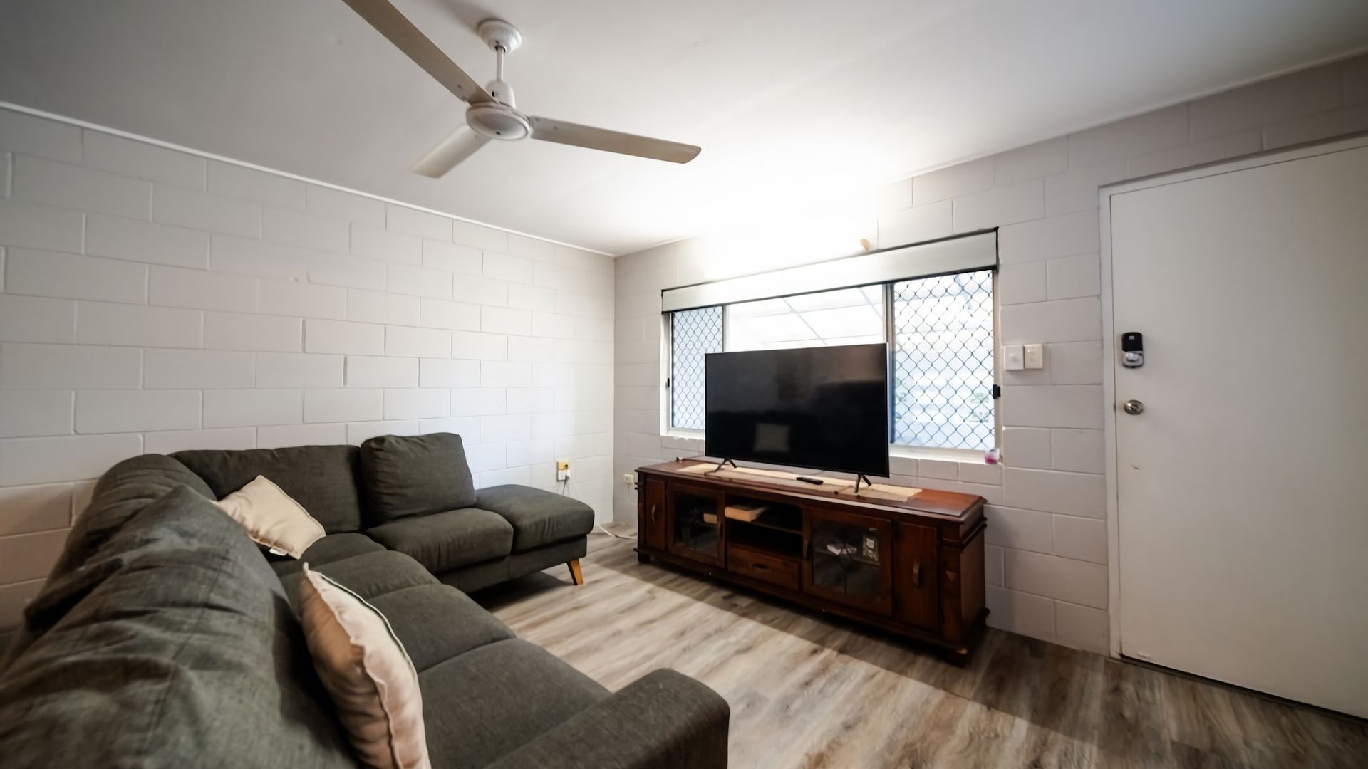 Living room image 3