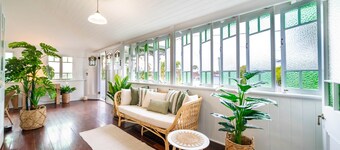 Tropical getaway 10 min to city