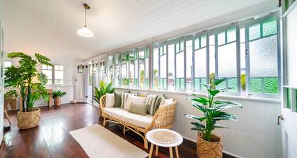 Tropical getaway 10 min to city