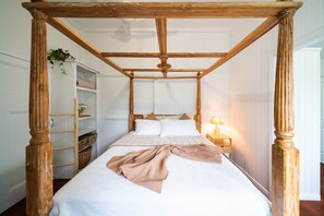 WiFi - Tropical getaway 10 min to city (Hermit Park)