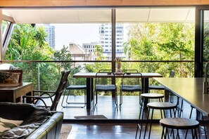 Outdoor dining - Urban Oasis in the Heart of Townsville (Townsville City)