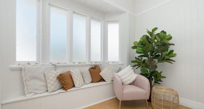 Grand 4BR Queenslander on Harold Sleeps 7