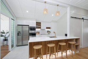 Fridge, microwave, oven, stovetop - Grand 4BR Queenslander on Harold – Sleeps 7 (West End)