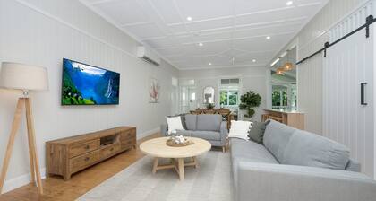 Grand 4BR Queenslander on Harold Sleeps 7