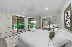 2 bedrooms, WiFi - Modern Retreat by the Beach (North Ward)