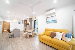 TV - Hideaway on Stanley – Central & Serene (North Ward)