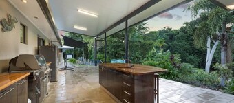 Spacious Family Retreat w/ Pool