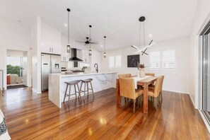 Dining - Luxury 6-Bedroom Oceanview Escape (Bushland Beach)