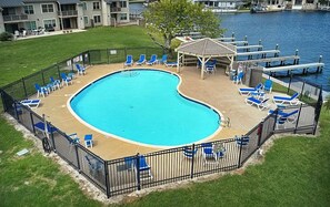 Pool - Little Bay House on Canoe Lake (Rockport)
