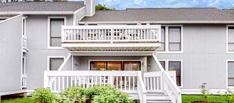 Lakefront Sea Colony condo; private beach access