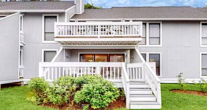 Lakefront Sea Colony condo; private beach access