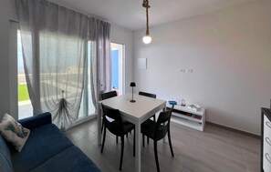 Dining - 1 bedroom gorgeous apartment in Isola Rossa (Isola Rossa)